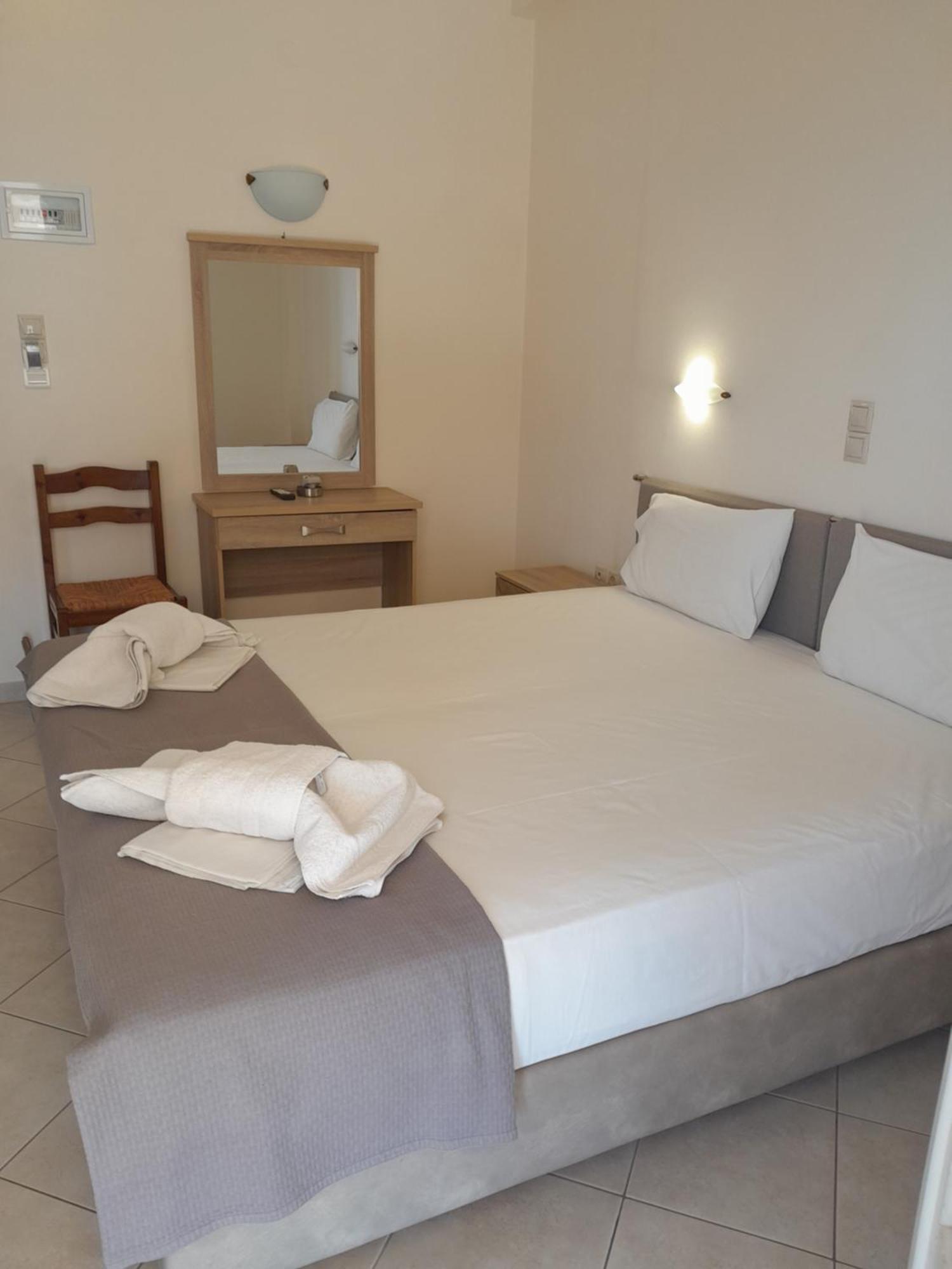 Barbara II Hotel Agia Marina  Eksteriør billede