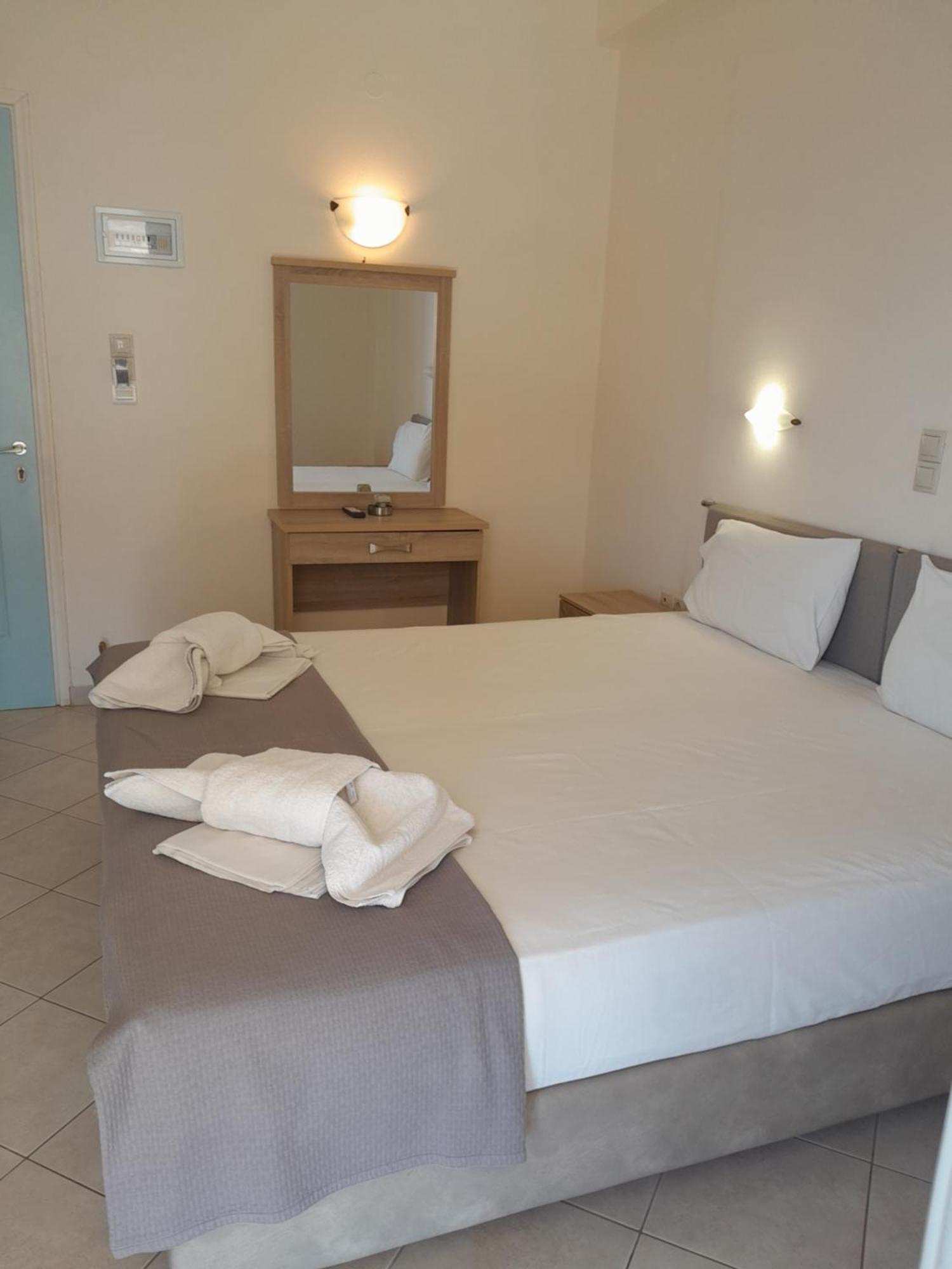 Barbara II Hotel Agia Marina  Eksteriør billede